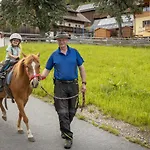 Historischer Bauernhof Schabus 팜스테이 트로폴라흐