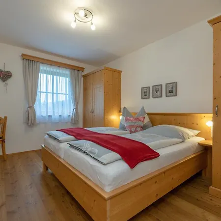 Historischer Bauernhof Schabus ファームステイ Tröpolach