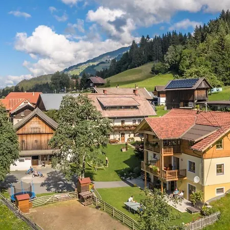 ファームステイ Historischer Bauernhof Schabus Tröpolach