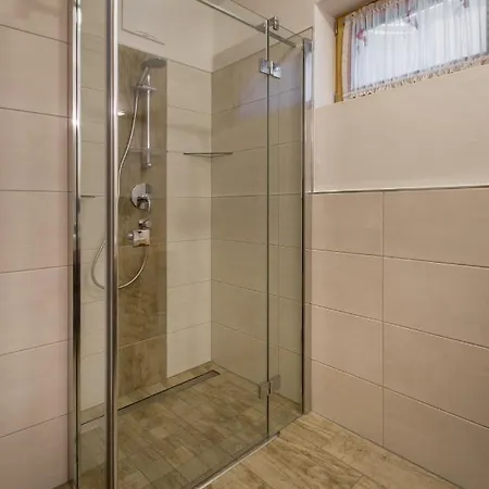 Gospodarstwo agroturystyczne Historischer Bauernhof Schabus Tröpolach