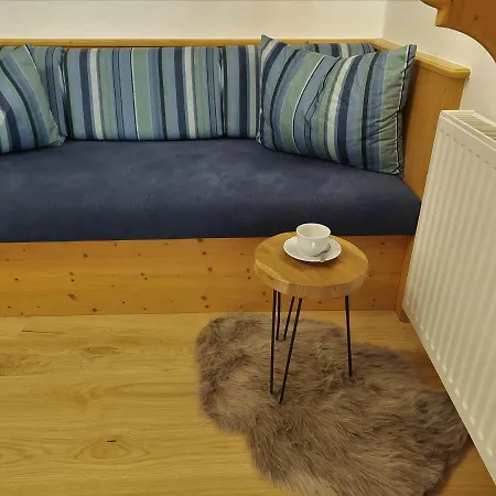 Historischer Bauernhof Schabus ファームステイ *