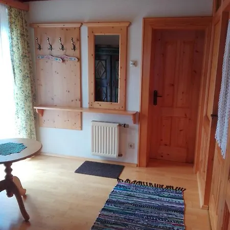 Historischer Bauernhof Schabus ファームステイ Tröpolach