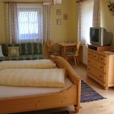 ファームステイ Historischer Bauernhof Schabus