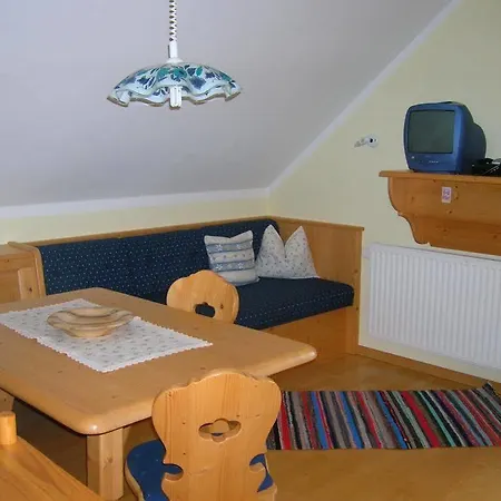 Historischer Bauernhof Schabus ファームステイ *