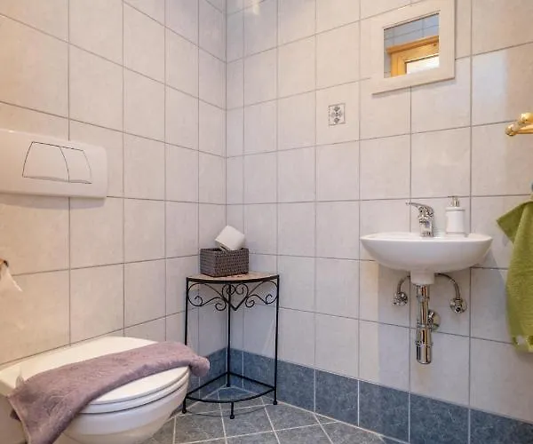 Фермерский дом Historischer Bauernhof Schabus *